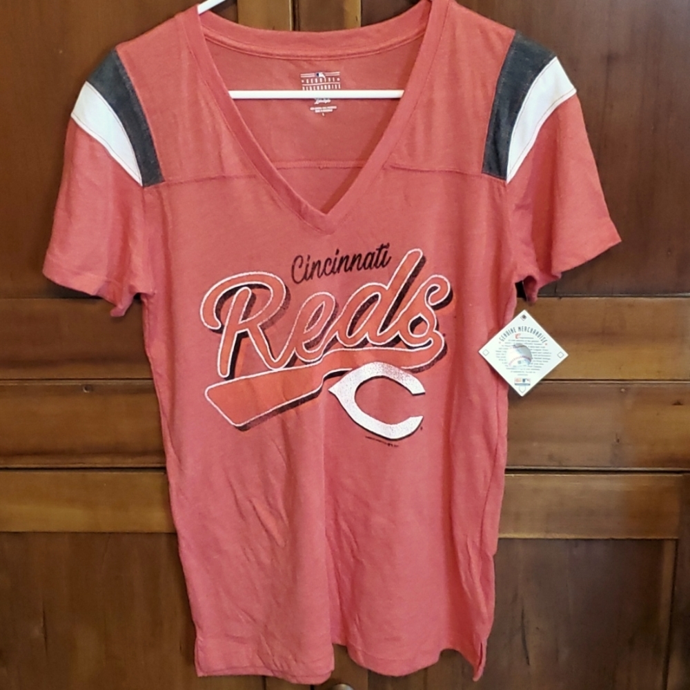NWT Cincinnati Reds v-neck